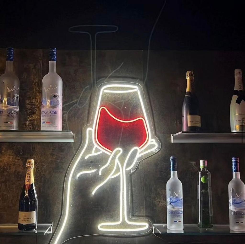 Bicchiere di Vino con mano neon