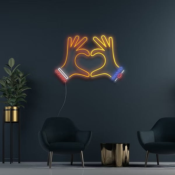 Mani cuore neon