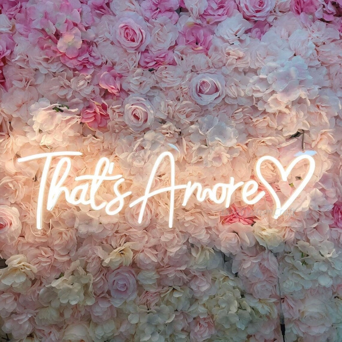that's amore cuore neon