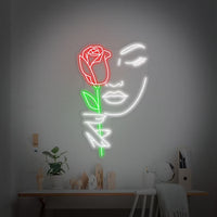 Volto femminile rosa neon